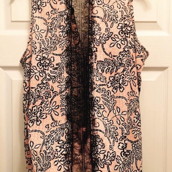 Dex Ramuz Lace Back Blouse - Picture 5 of 5